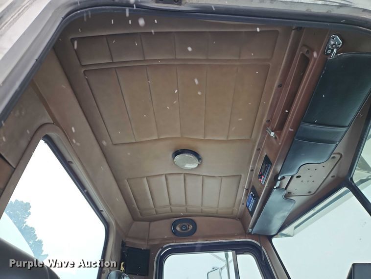 image for item EO4863 1991 Peterbilt 378 tank truck