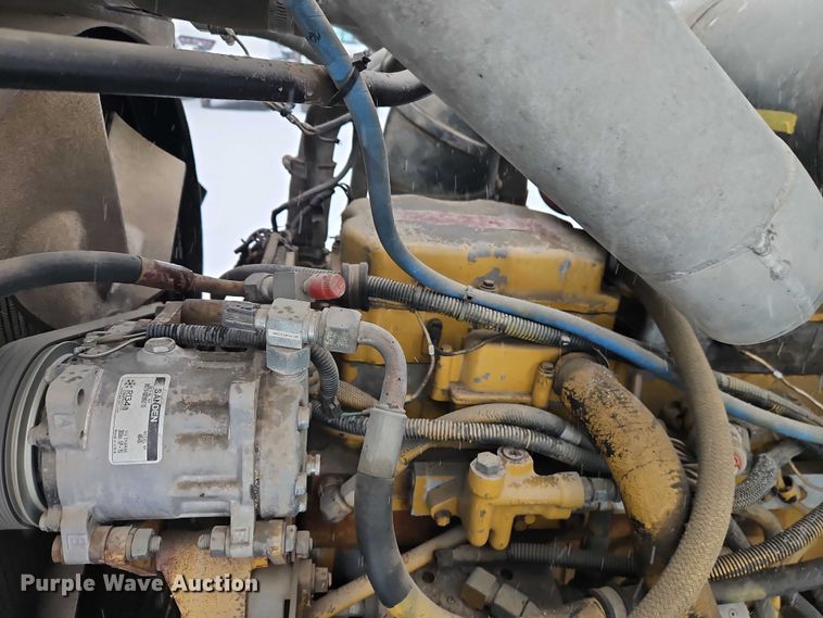 image for item EO4863 1991 Peterbilt 378 tank truck