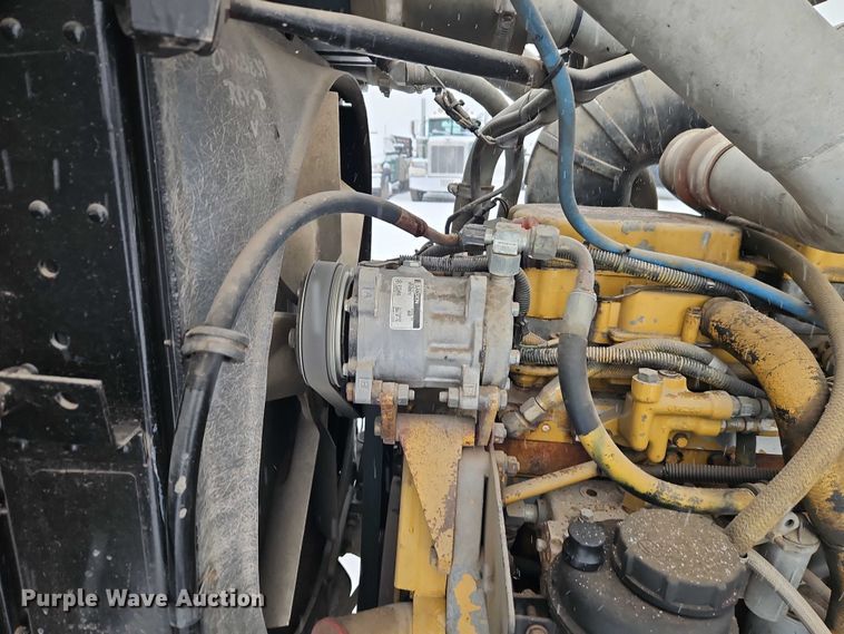 image for item EO4863 1991 Peterbilt 378 tank truck