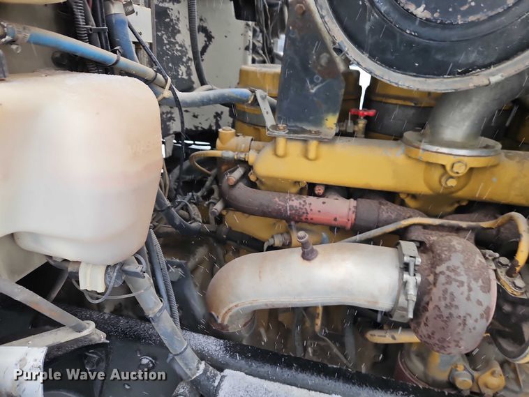 image for item EO4863 1991 Peterbilt 378 tank truck