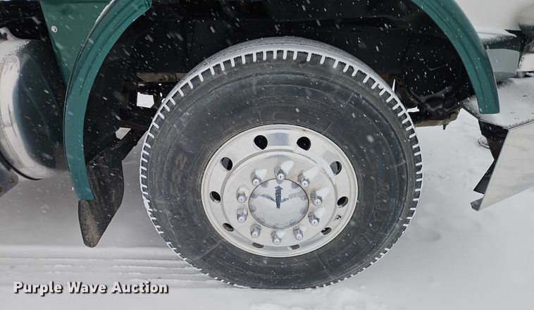 image for item EO4863 1991 Peterbilt 378 tank truck