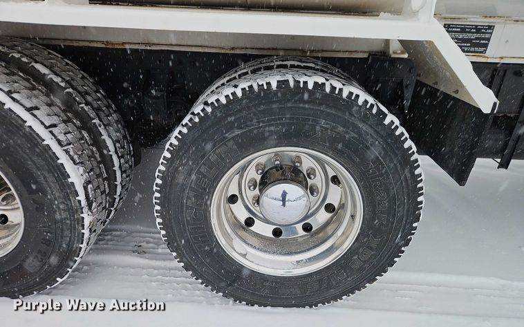 image for item EO4863 1991 Peterbilt 378 tank truck