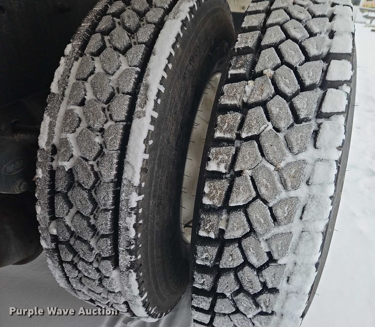 image for item EO4863 1991 Peterbilt 378 tank truck