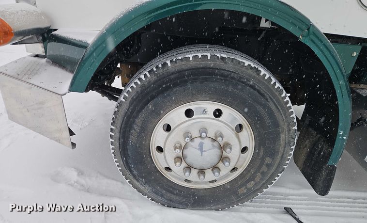 image for item EO4863 1991 Peterbilt 378 tank truck