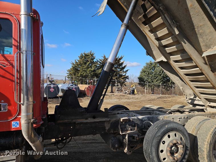 image for item EO4883 1995 Peterbilt 379 dump truck