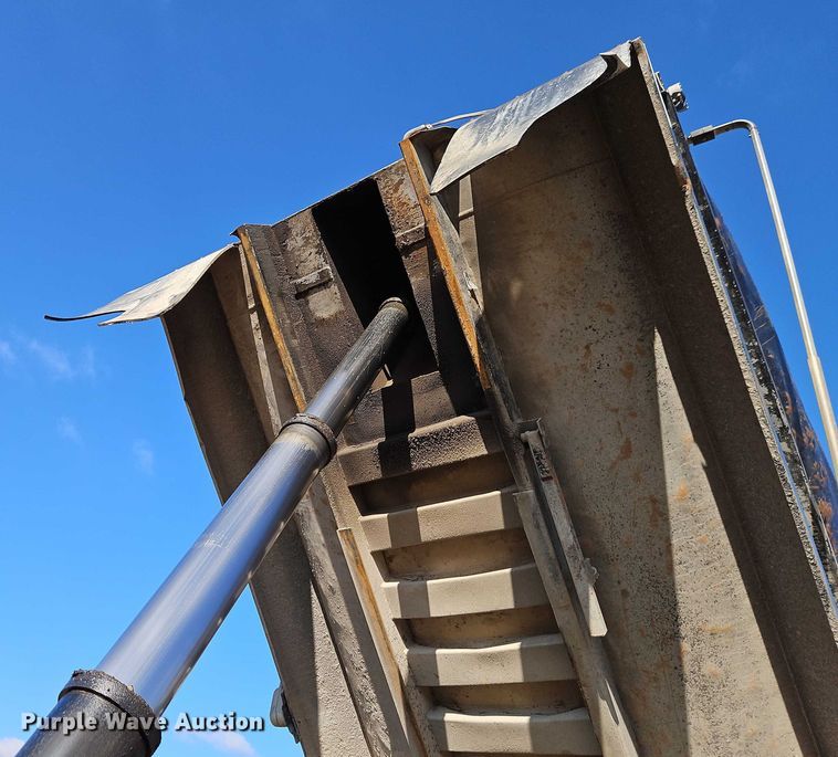 image for item EO4883 1995 Peterbilt 379 dump truck