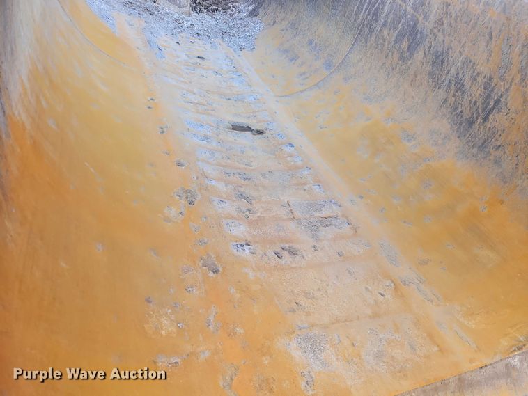 image for item EO4883 1995 Peterbilt 379 dump truck