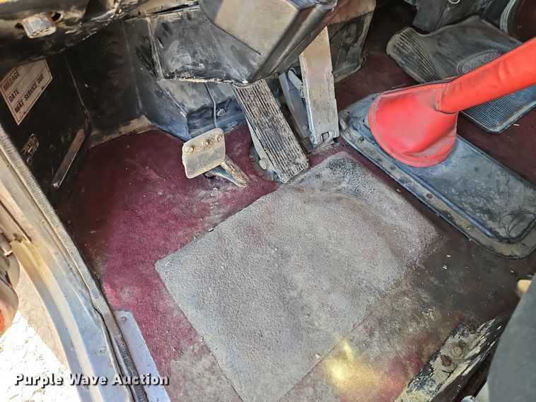 image for item EO4883 1995 Peterbilt 379 dump truck