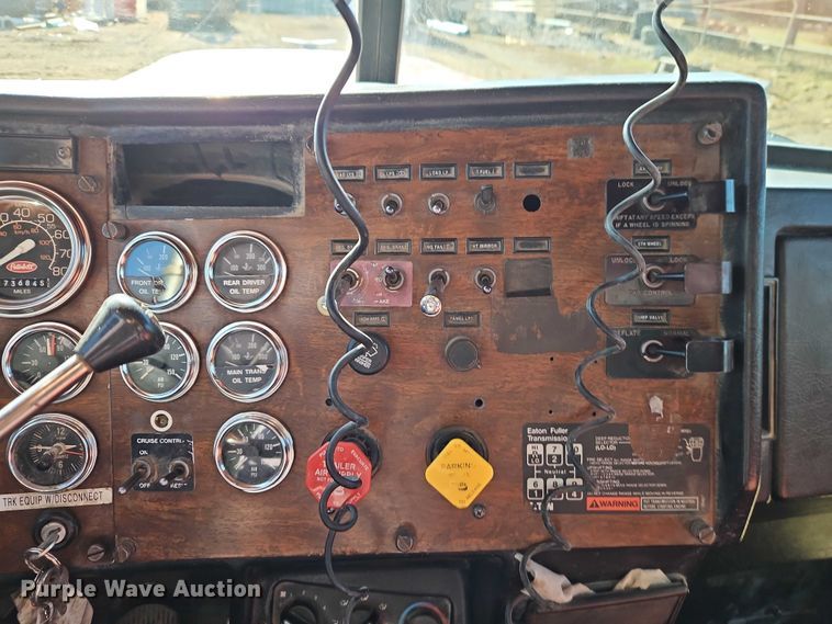 image for item EO4883 1995 Peterbilt 379 dump truck