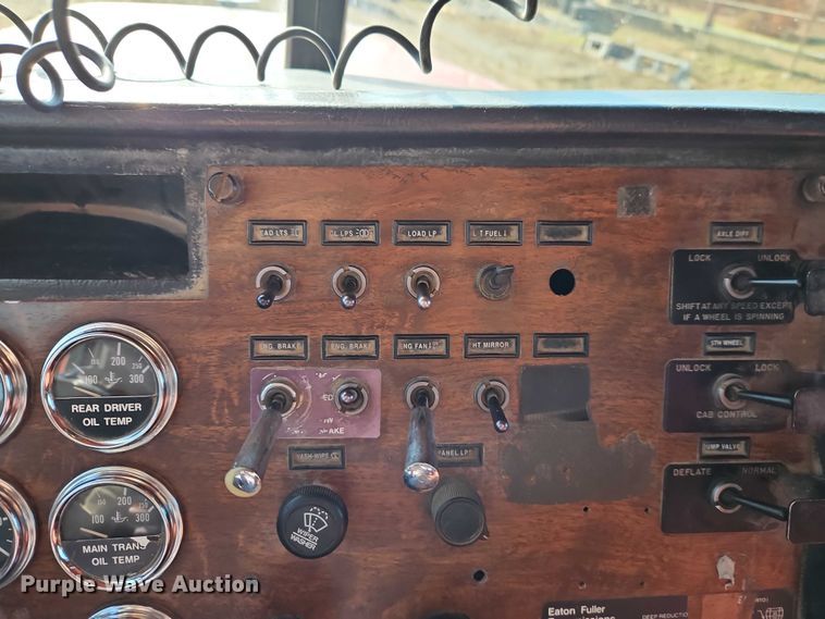 image for item EO4883 1995 Peterbilt 379 dump truck