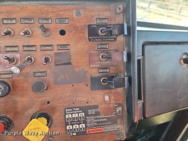 image for item EO4883 1995 Peterbilt 379 dump truck