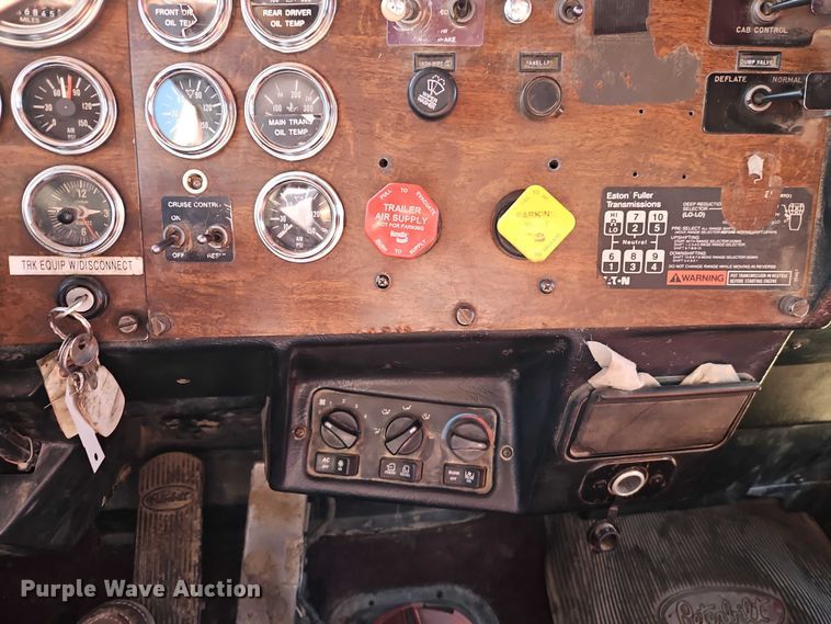 image for item EO4883 1995 Peterbilt 379 dump truck