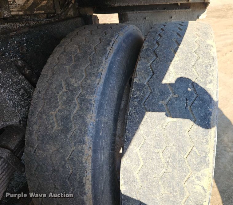 image for item EO4883 1995 Peterbilt 379 dump truck