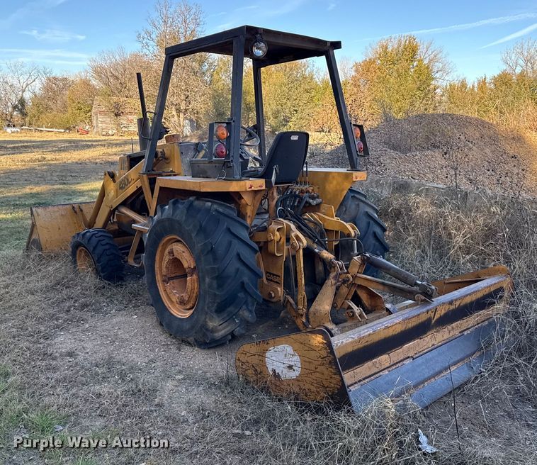 image for item EP0990 1983 Case 480D landscape tractor