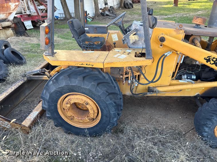 image for item EP0990 1983 Case 480D landscape tractor