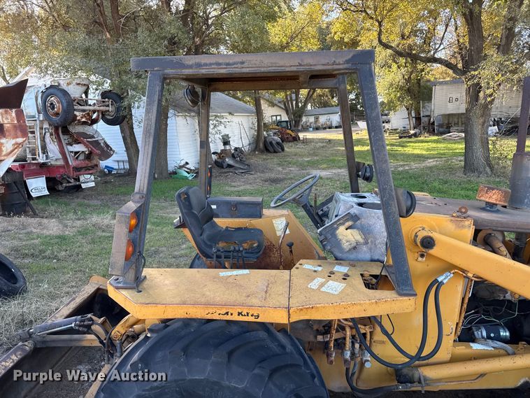 image for item EP0990 1983 Case 480D landscape tractor