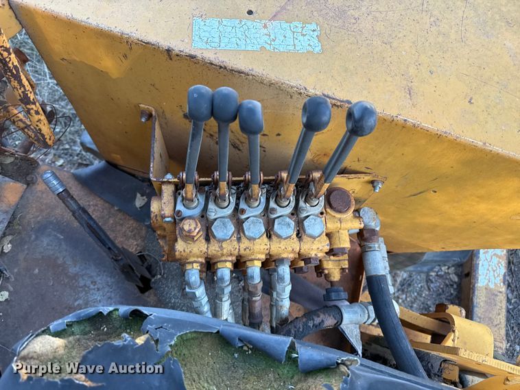 image for item EP0990 1983 Case 480D landscape tractor