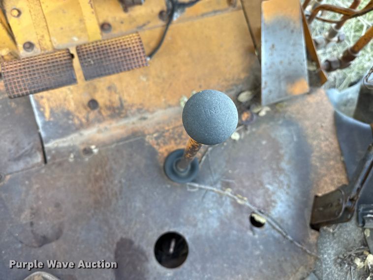 image for item EP0990 1983 Case 480D landscape tractor