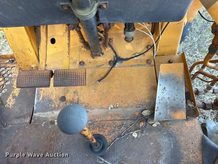 image for item EP0990 1983 Case 480D landscape tractor