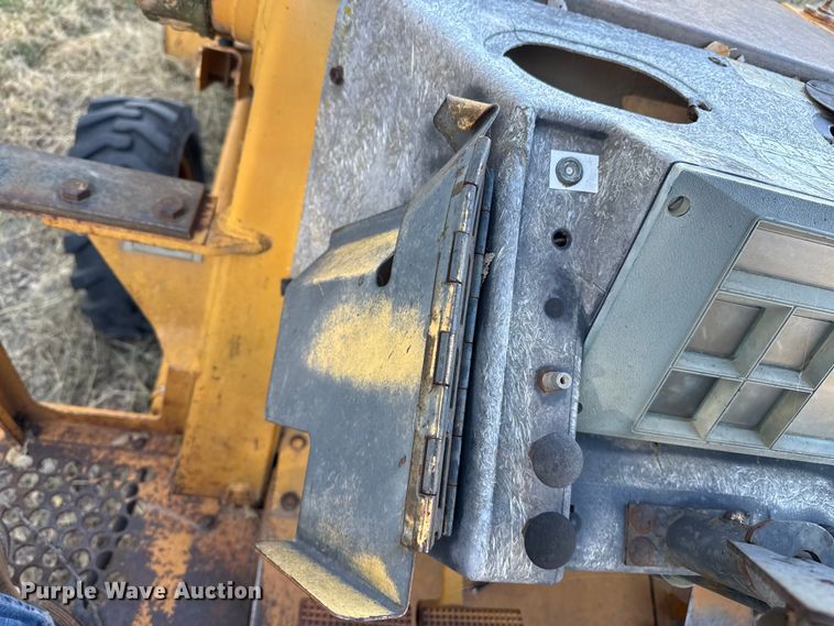 image for item EP0990 1983 Case 480D landscape tractor