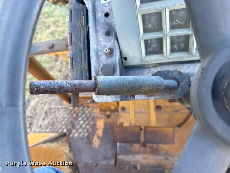 image for item EP0990 1983 Case 480D landscape tractor