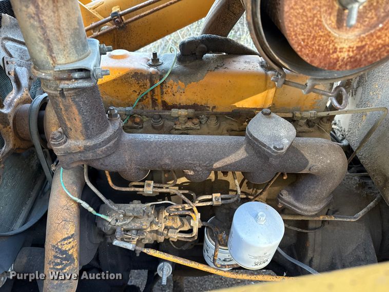 image for item EP0990 1983 Case 480D landscape tractor