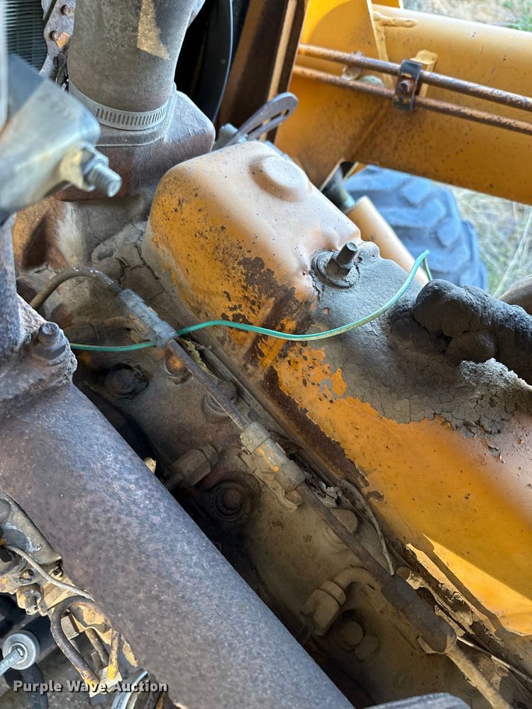 image for item EP0990 1983 Case 480D landscape tractor