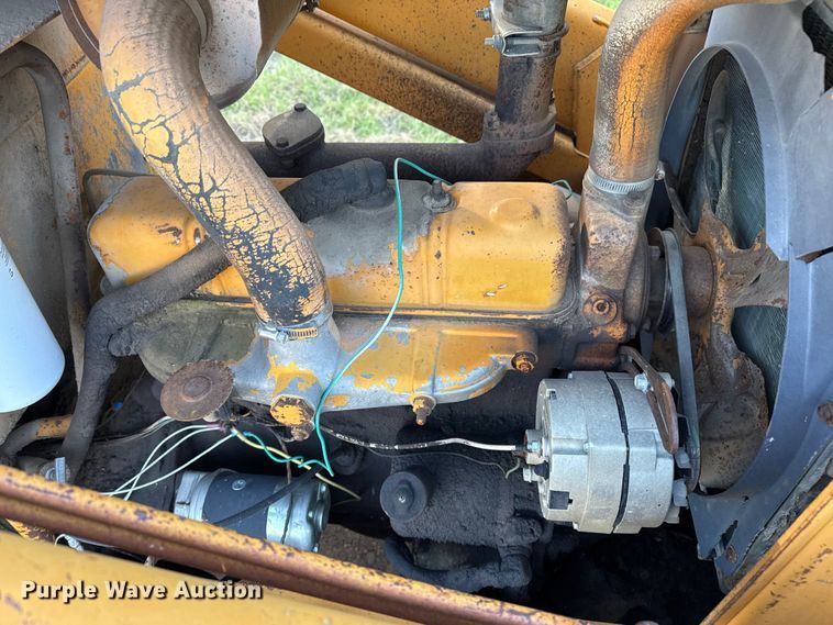 image for item EP0990 1983 Case 480D landscape tractor