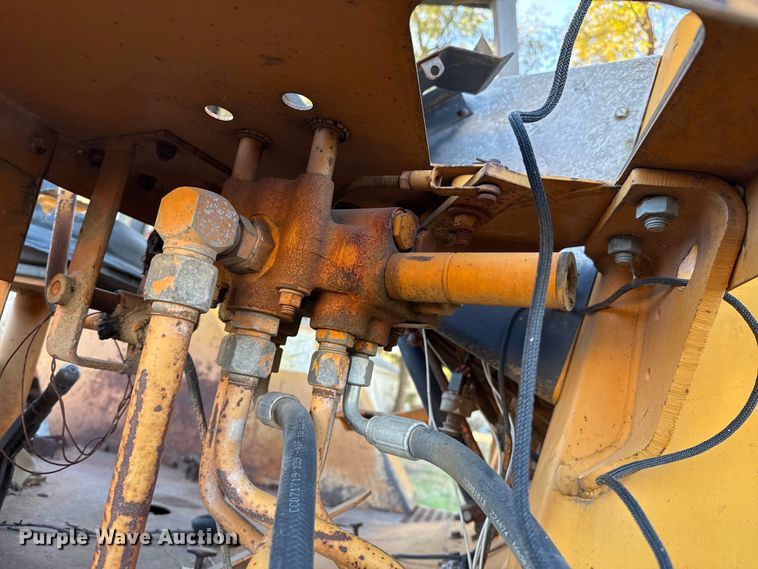 image for item EP0990 1983 Case 480D landscape tractor