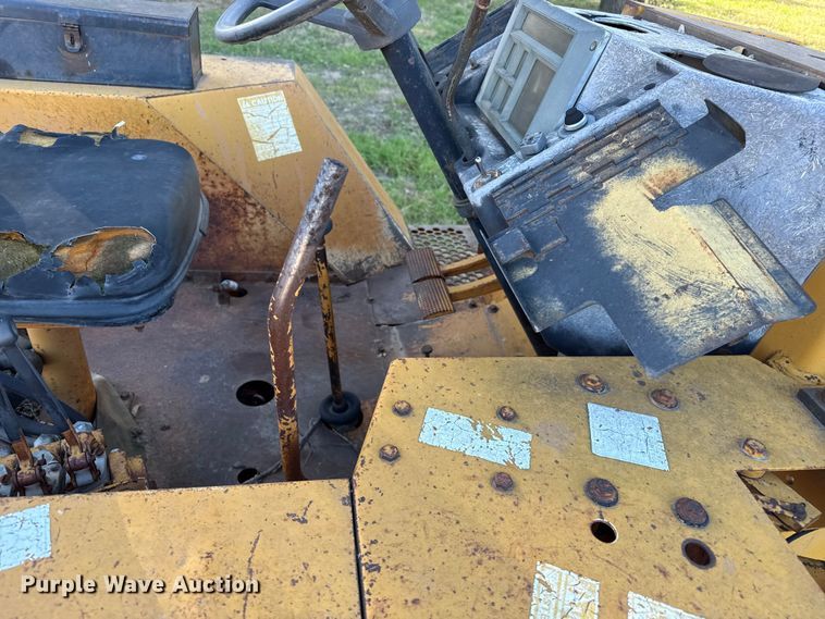 image for item EP0990 1983 Case 480D landscape tractor