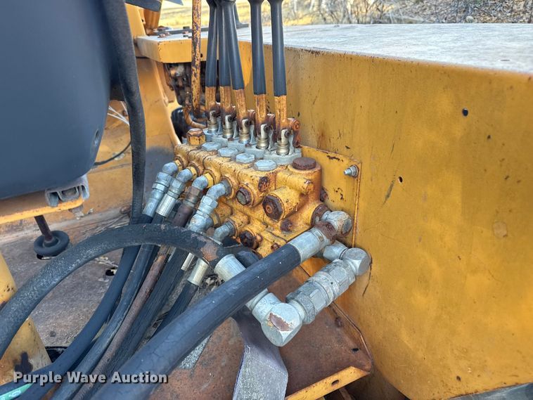 image for item EP0990 1983 Case 480D landscape tractor