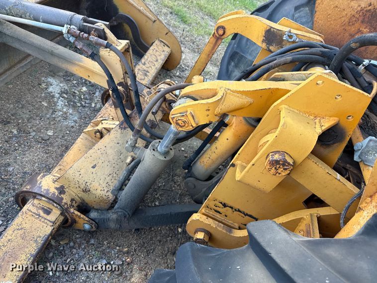 image for item EP0990 1983 Case 480D landscape tractor