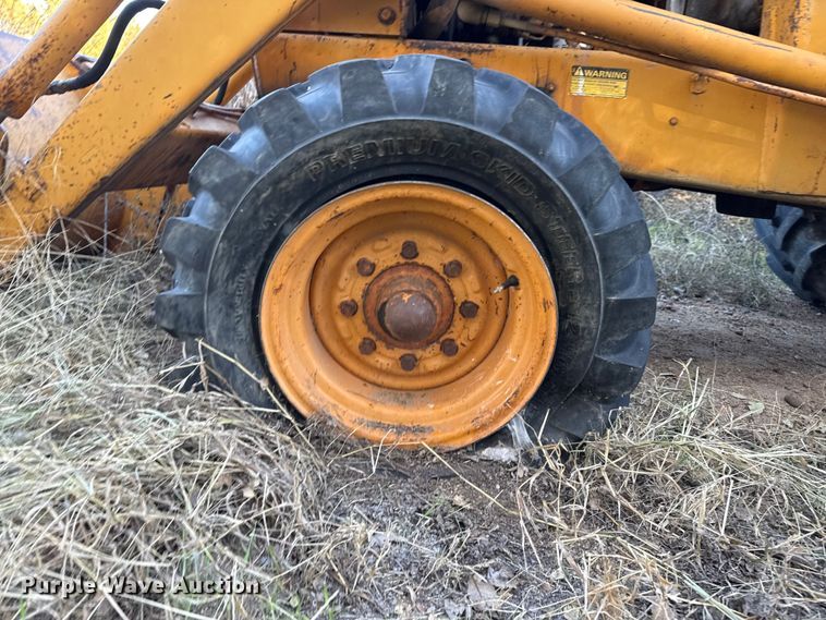 image for item EP0990 1983 Case 480D landscape tractor