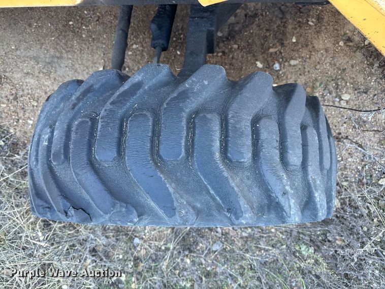 image for item EP0990 1983 Case 480D landscape tractor