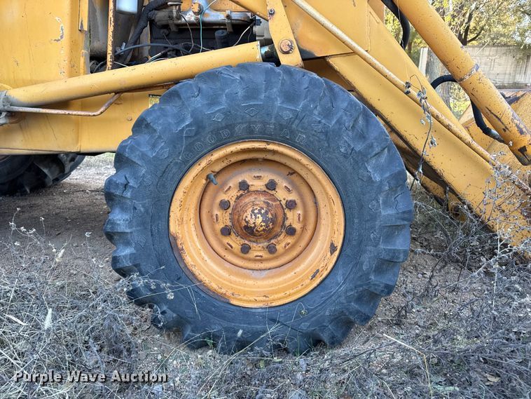 image for item EP0990 1983 Case 480D landscape tractor