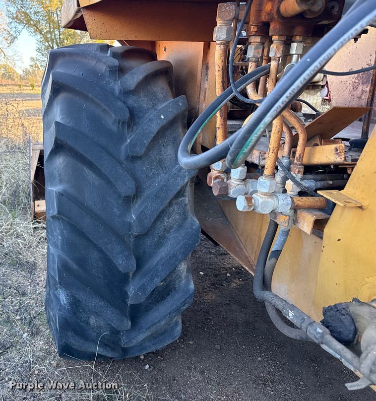 image for item EP0990 1983 Case 480D landscape tractor
