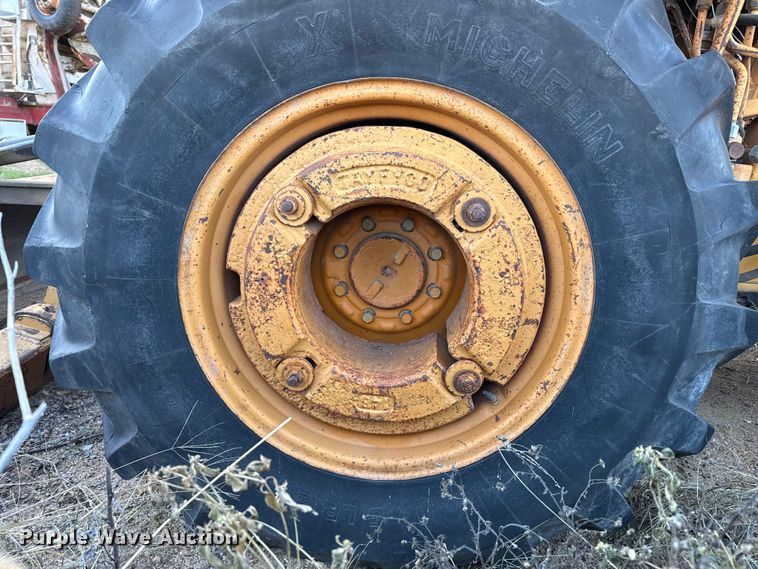 image for item EP0990 1983 Case 480D landscape tractor