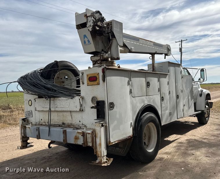 image for item EP0993 1999 Ford F-800 utility / service truck