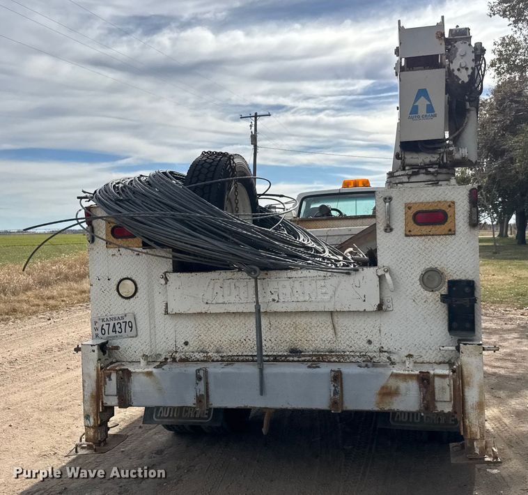 image for item EP0993 1999 Ford F-800 utility / service truck