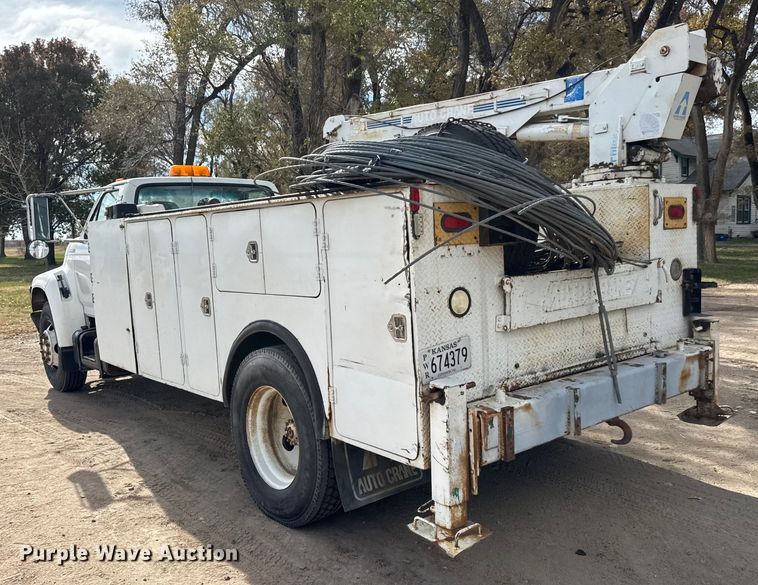 image for item EP0993 1999 Ford F-800 utility / service truck