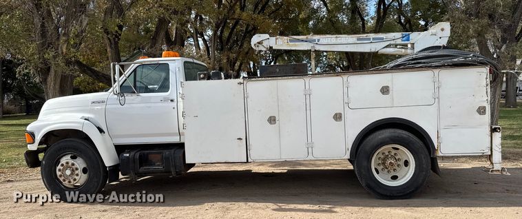 image for item EP0993 1999 Ford F-800 utility / service truck