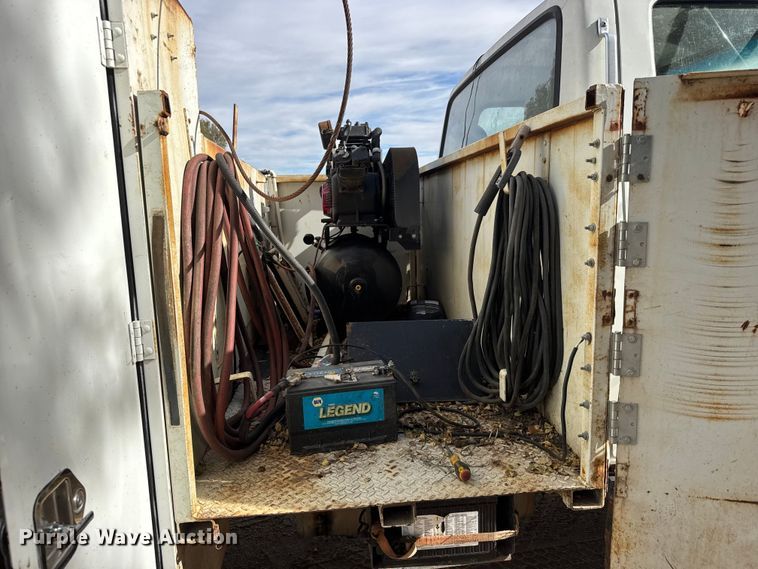 image for item EP0993 1999 Ford F-800 utility / service truck