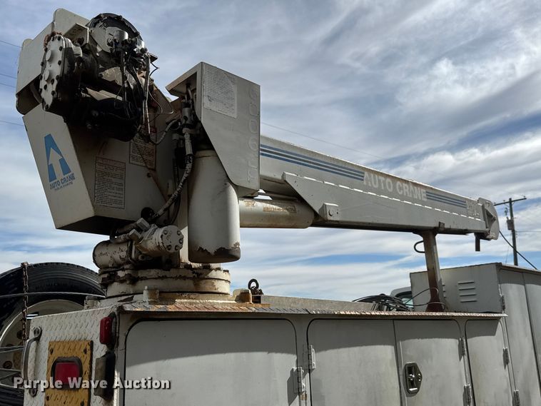 image for item EP0993 1999 Ford F-800 utility / service truck