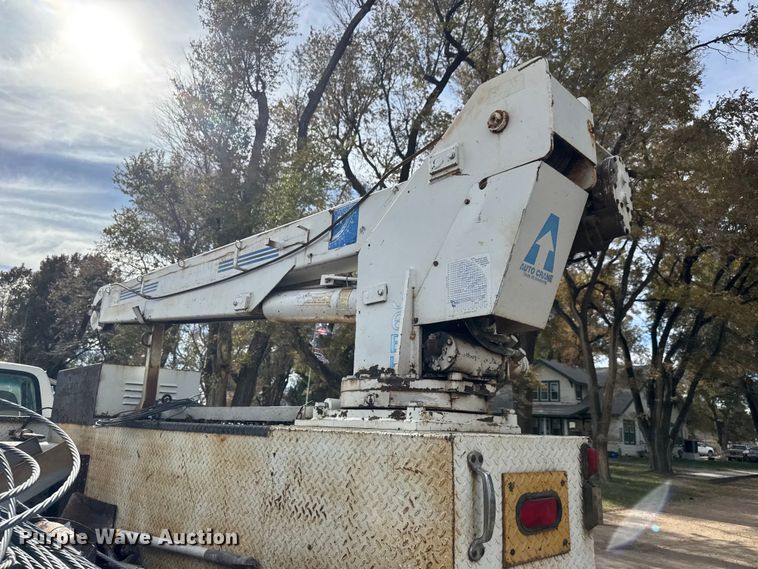 image for item EP0993 1999 Ford F-800 utility / service truck