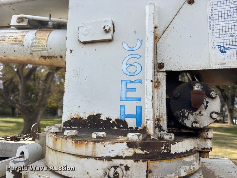 image for item EP0993 1999 Ford F-800 utility / service truck