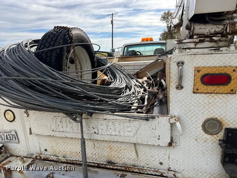 image for item EP0993 1999 Ford F-800 utility / service truck