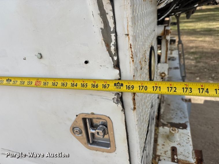 image for item EP0993 1999 Ford F-800 utility / service truck