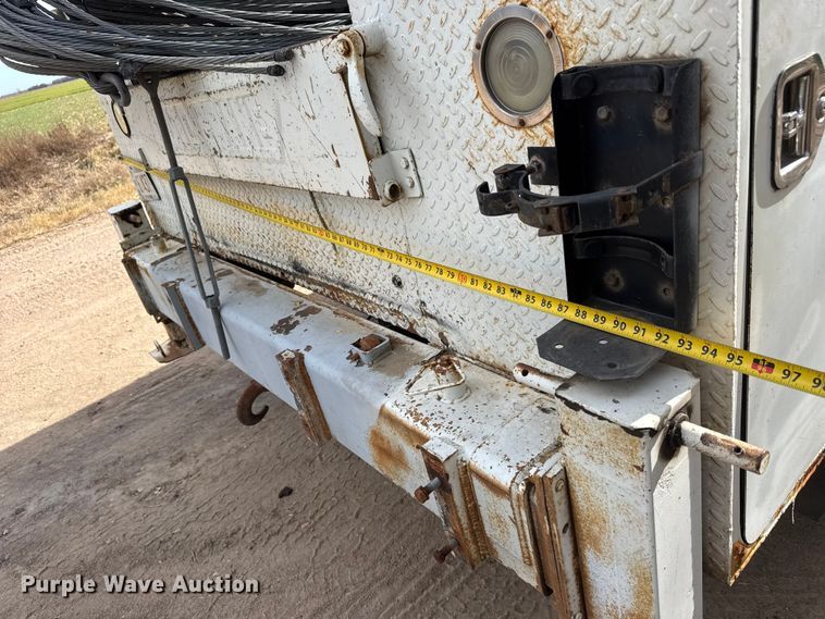 image for item EP0993 1999 Ford F-800 utility / service truck