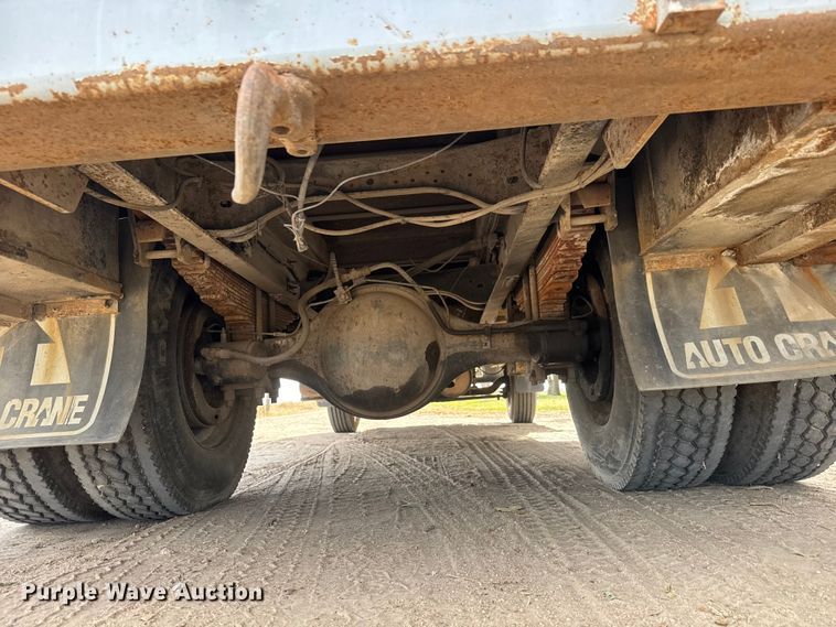 image for item EP0993 1999 Ford F-800 utility / service truck