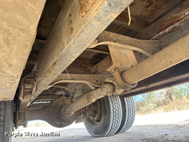 image for item EP0993 1999 Ford F-800 utility / service truck